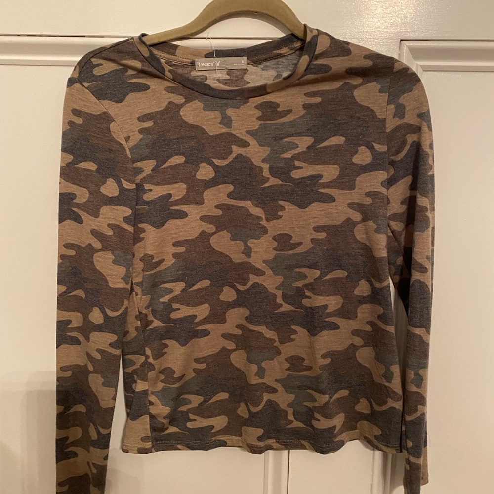 Brand new TRESICS long sleeve tee